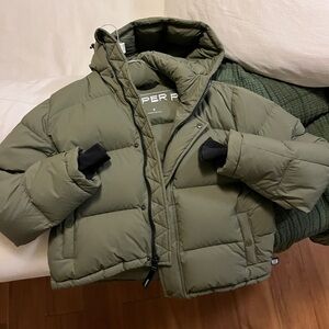 Aritzia Super puff shorty